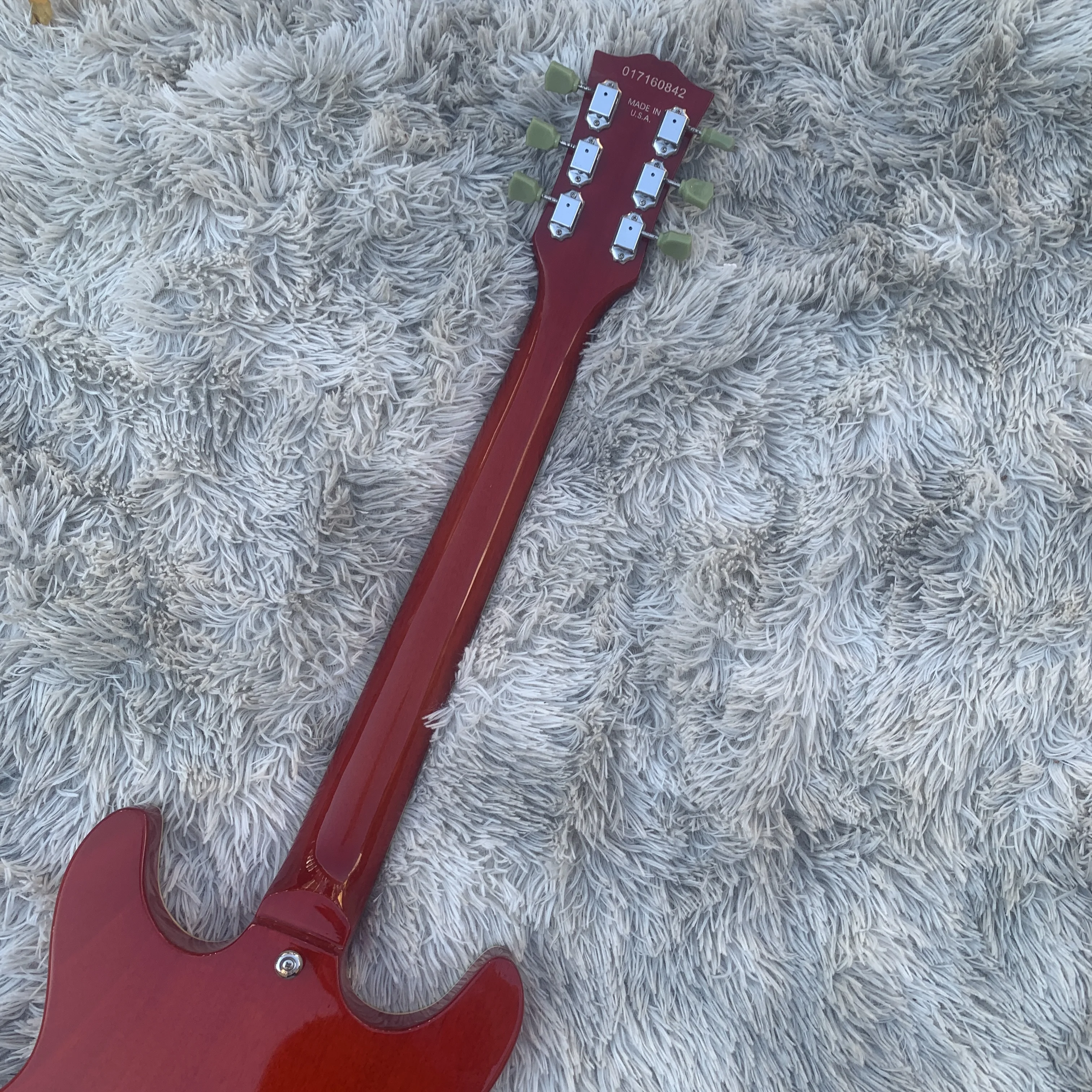 В наличии Дверная режущая гитара lp корпус и гриф из красного дерева