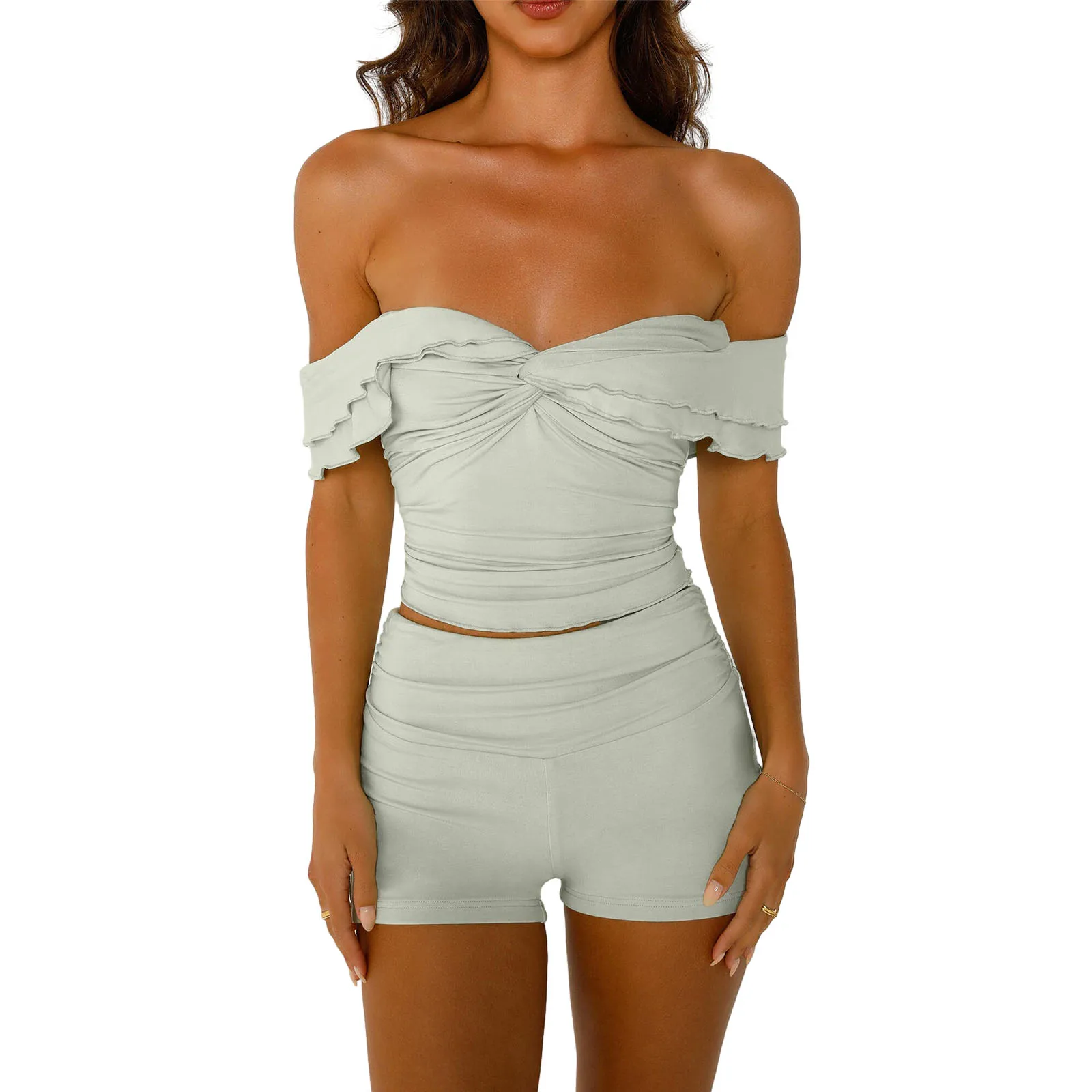 

Летний женский однотонный короткий топ с открытыми плечами и оборками