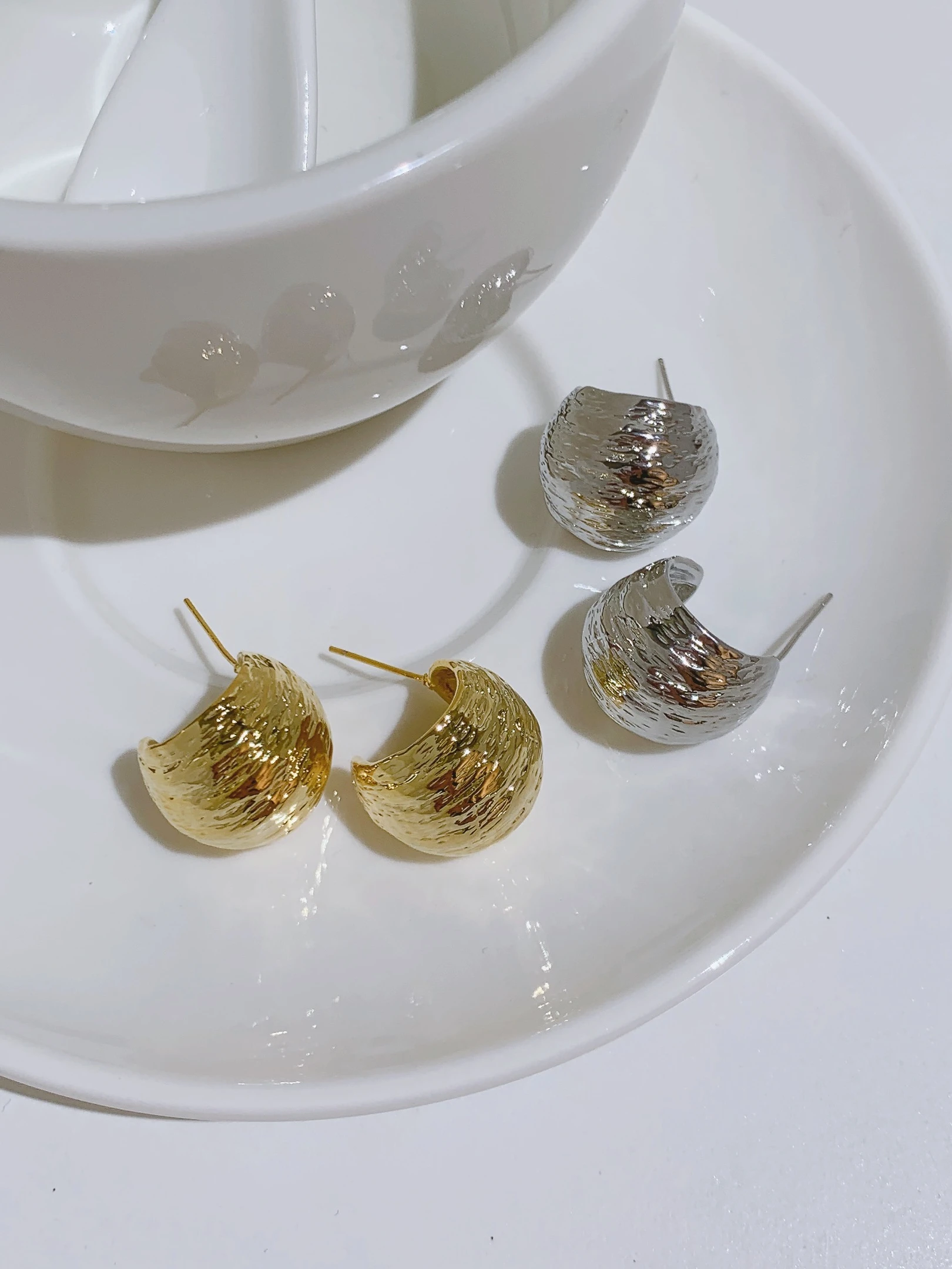 South korea High-Grade Light Luxury Earrings Women Special Design Ins Cold Sle New Brushed