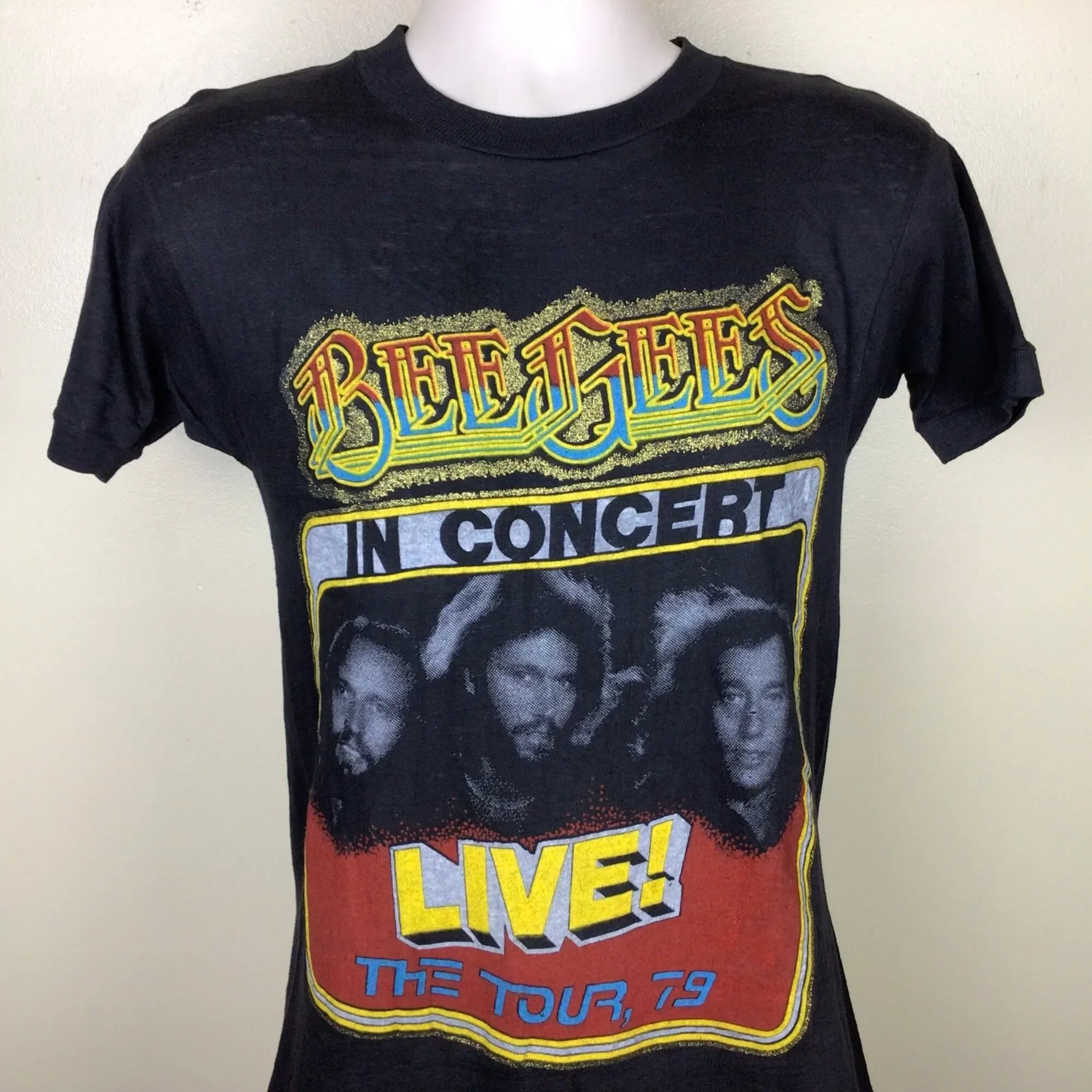 Фото Винтажная футболка Bee Gees 1979 года, черная, размер S/M, 70-е годы, диско-поп, группа, песня 