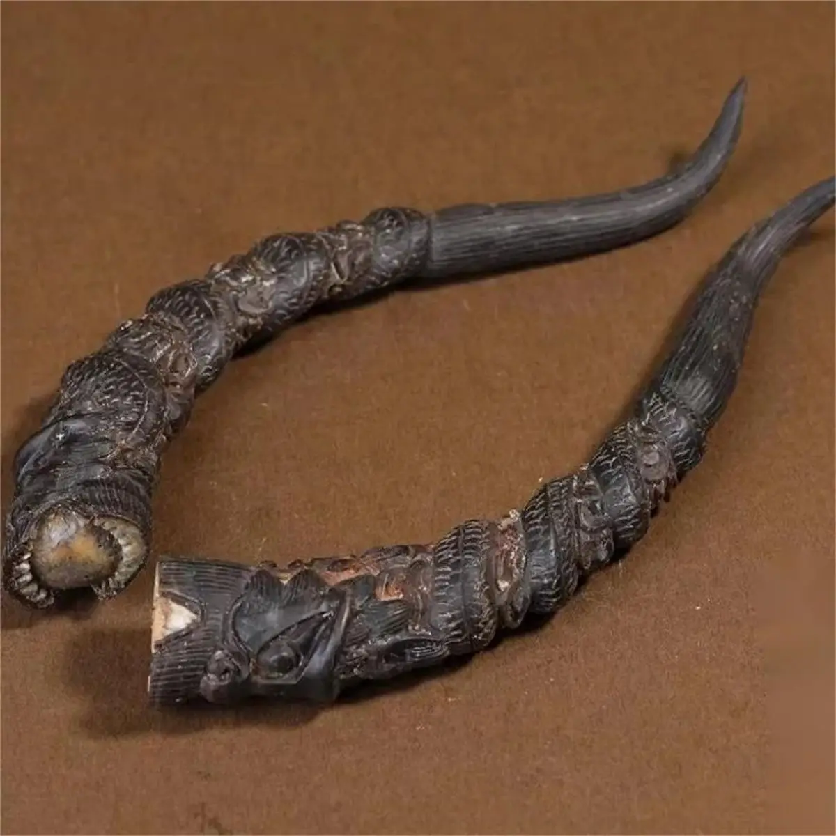 Natural Tibetan Hoh Xil Sheep Horn Whole Ornaments Collection A Pair Of Reflux Old Materials Full Corner High-Grade Gifts