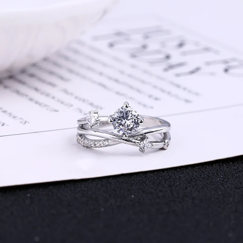 

Женское серебряное кольцо с цирконом, R676