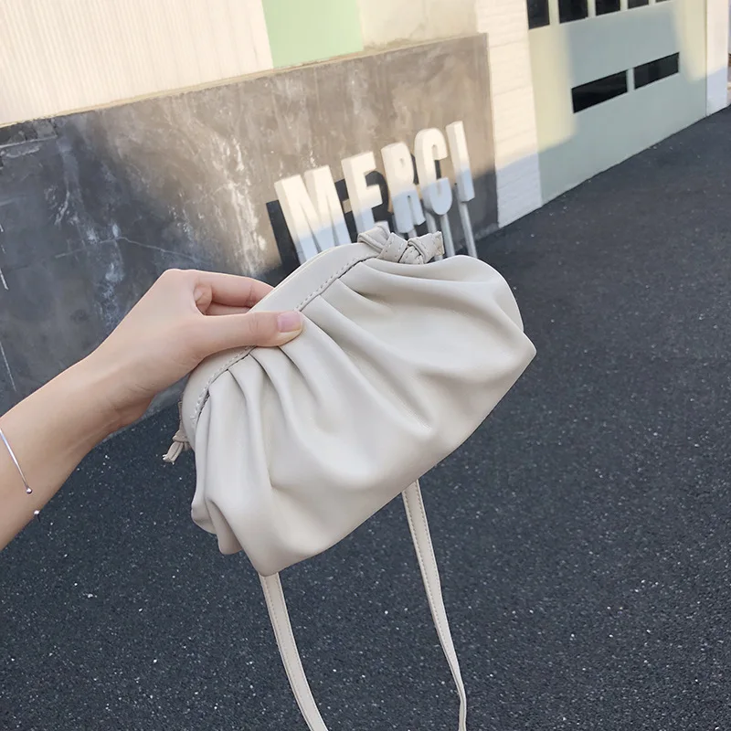 

2022 New Korean Fashion Trend Pure Color Cloud Wrinkled Dumpling Simple Clip Single Shoulder Messenger Bags Bag for Women