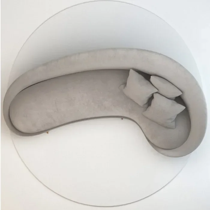 Легкий роскошный изогнутый диван из нержавеющей стали магазин одежды модный