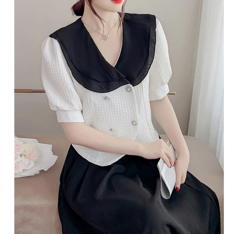 Женская короткая блузка на пуговицах элегантная белая с пышными рукавами и