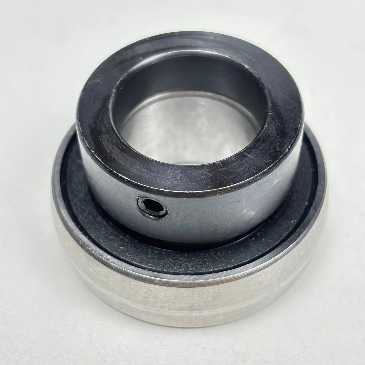 Фото Подшипник шнека JD39102 для двигателей John Deere 9400, 9500, 9600, CTS, 212P, 450, 622X, 722X №1