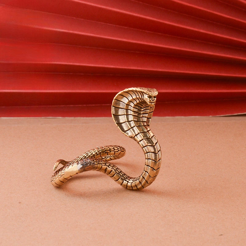 Металлическая статуэтка cobra king