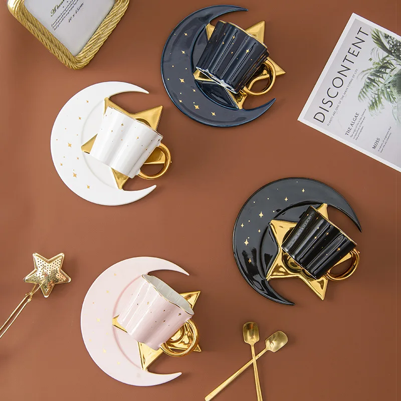 

Креативная чашка в скандинавском стиле с Луной и звездами и блюдцем, Золотая ложка, уникальный семейный набор для кофе, чая, кухонная посуда, подарок для нее