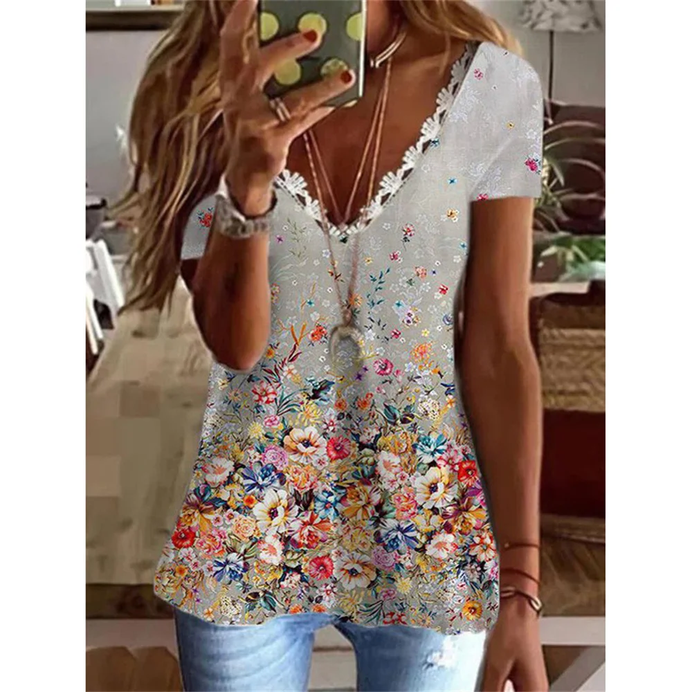 Купи New 2022 Summer Vintage Flower Print Women's T-Shirt Casual Short Sleeve V-Neck Lace Female Tee Tops Loose Streetwear за 481 рублей в магазине AliExpress