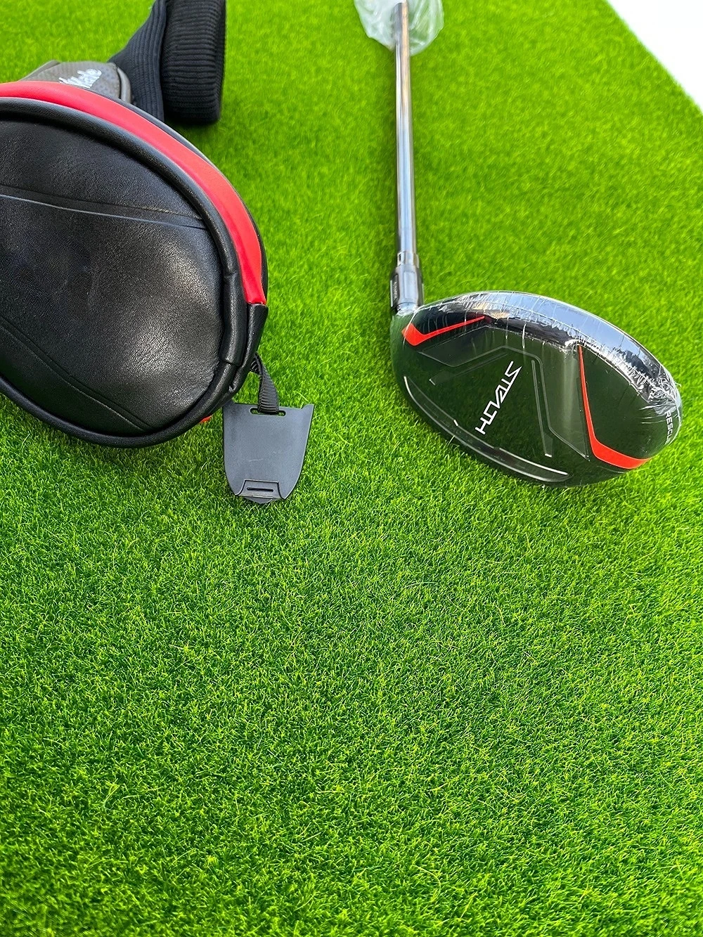 

Brand New Golf STEALTH Hybrid Golf Hybrids 19/22/25/28 Degrees R/S/SR Flex Graphite Shaft With Head Cover