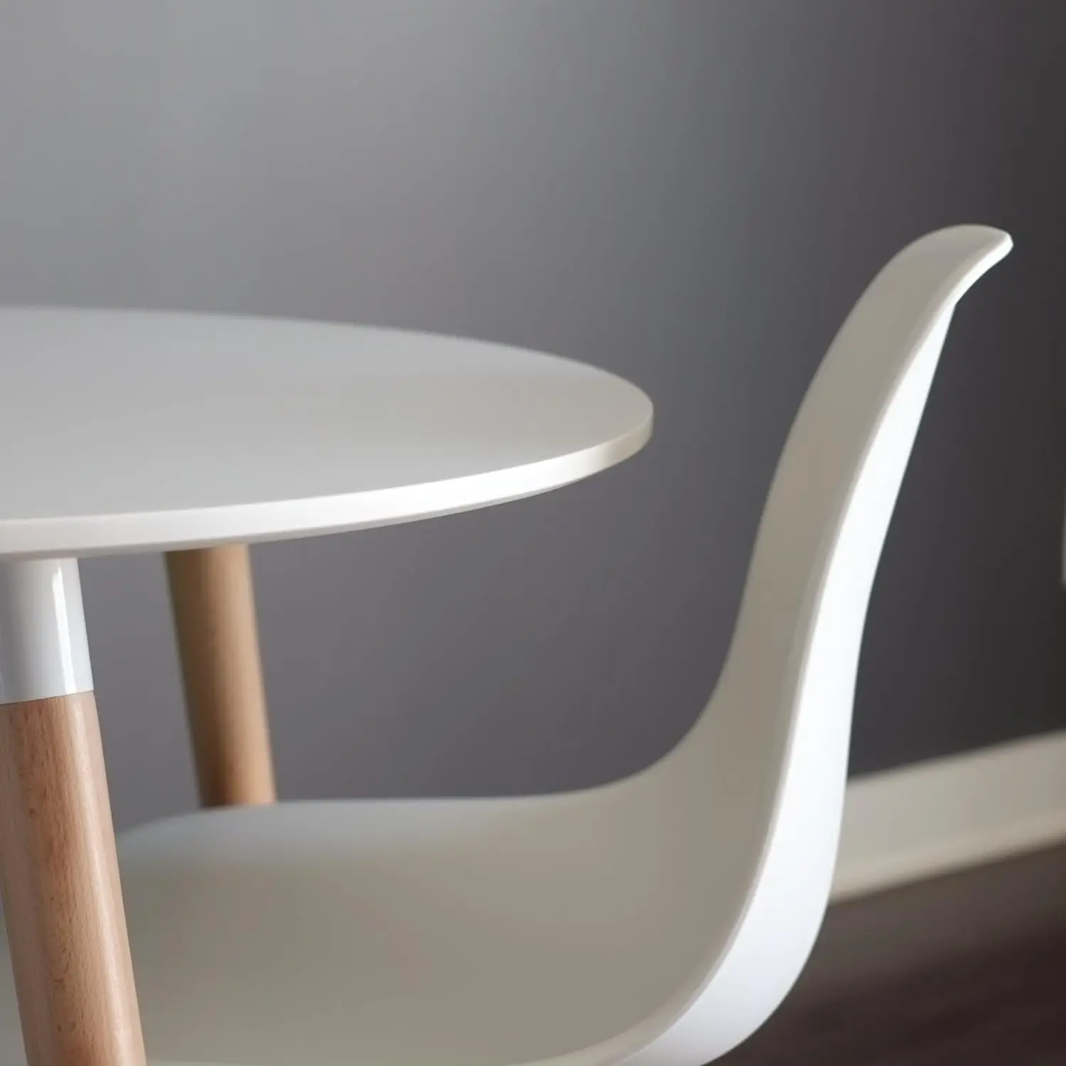 Круглый обеденный стол Formwell боковой в современном стиле с натуральными