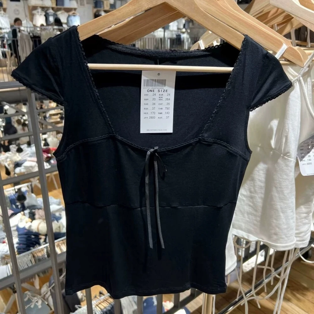 Женский укороченный топ с квадратным вырезом и коротким рукавом