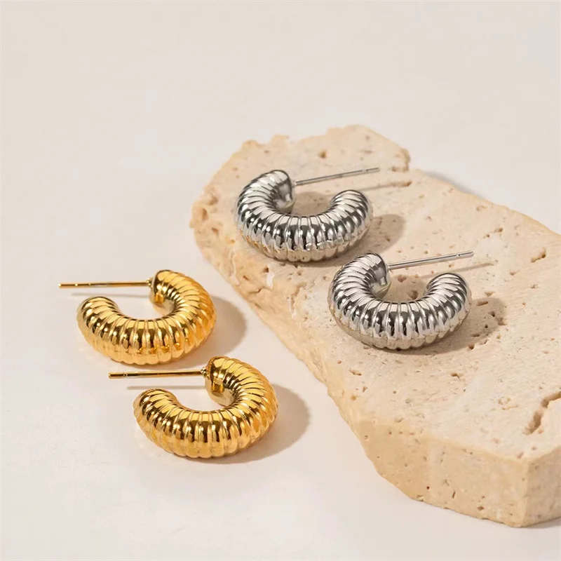 Женские серьги-кольца с текстурой в винтажном стиле