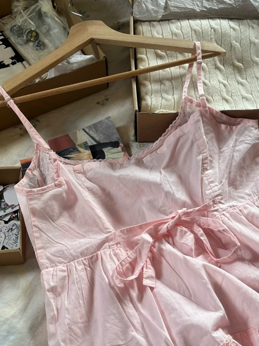 Женское платье с цветочной вышивкой