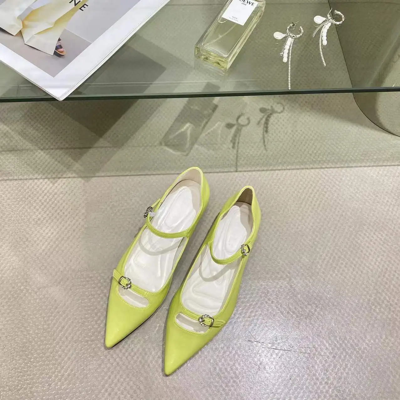 

Женские туфли с острым носком, на плоской подошве, с пряжкой, весна 2022