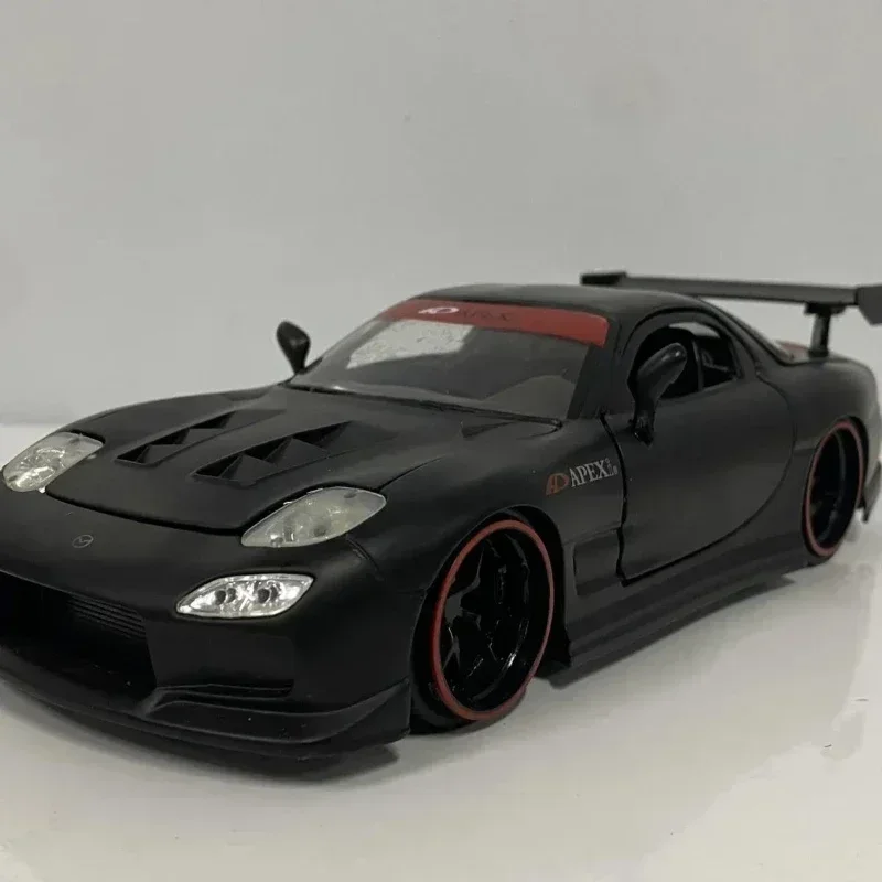 Jada 1:24 Mazda RX-7 Высокая имитация литья под давлением автомобиля из металлического