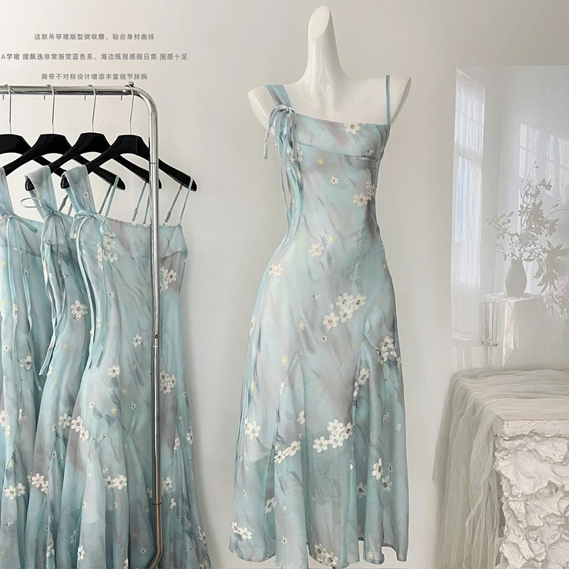 Женское длинное платье с открытой спиной элегантное на бретелях без рукавов