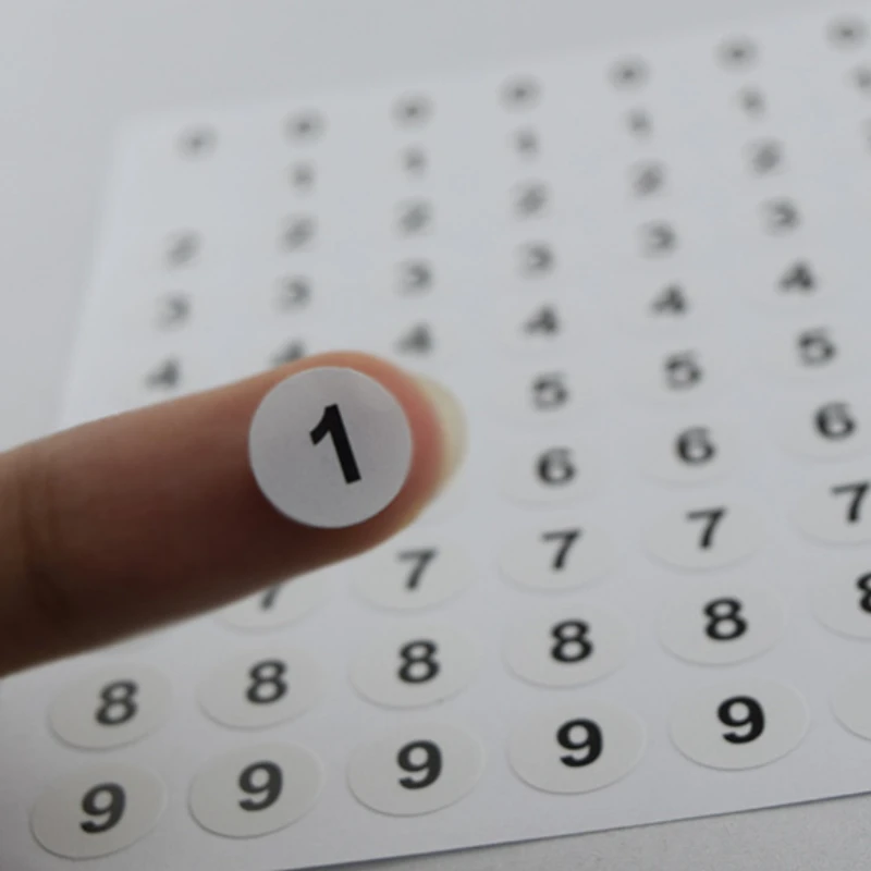 

Черные и белые круглые наклейки с номерами 0-9