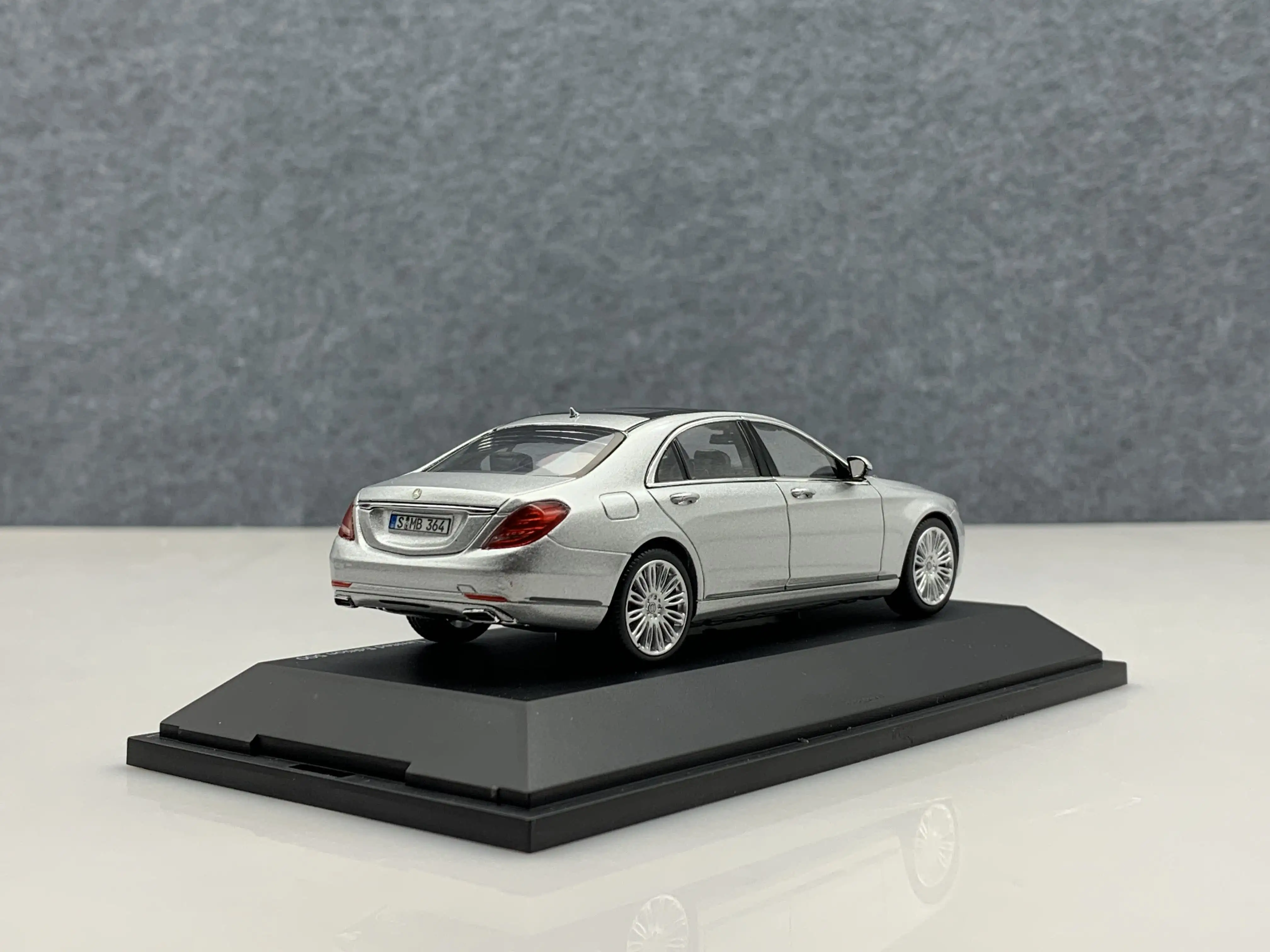 Фото Модель автомобиля SCHUCO S-KLASSE W222 из литого металла, масштаб 1:43, серебристая №3