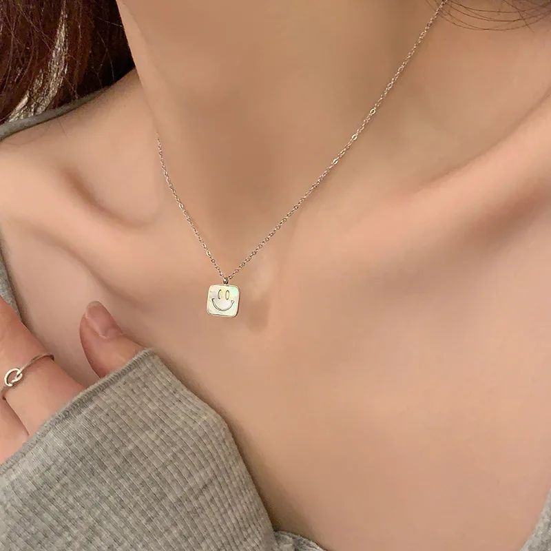 

Модное квадратное ожерелье с улыбкой для женщин и мужчин 2023, кулон в стиле хип-хоп с улыбкой, ювелирные украшения для молодых девушек, аксесс...