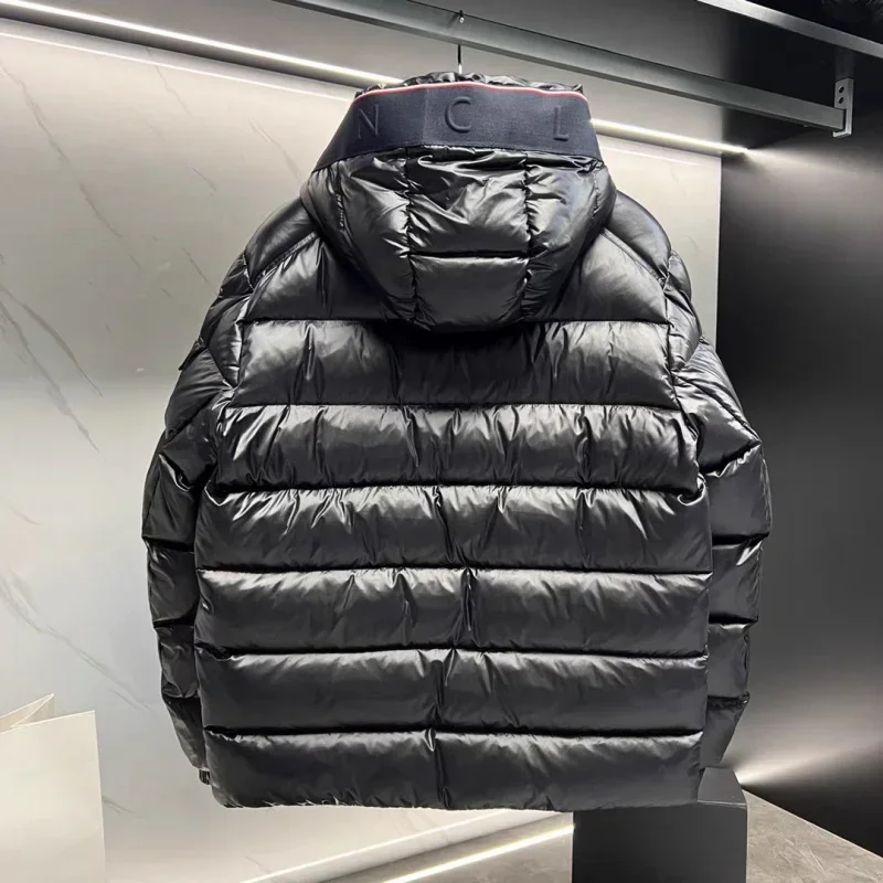 Mo*cl*r Зимняя мужская белая куртка на гусином пуху теплая приталенная