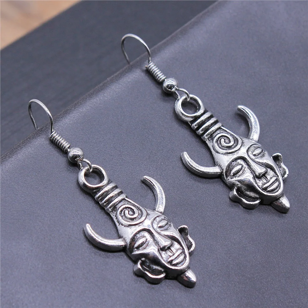 Серьги-подвески серебряного цвета в античном стиле