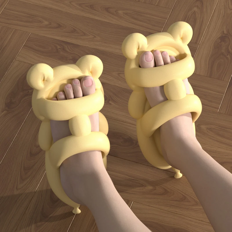 

Шлепанцы с мультяшным медведем и воздушным шаром, легкие удобные быстросохнущие Нескользящие, для ванной комнаты, для дома и улицы