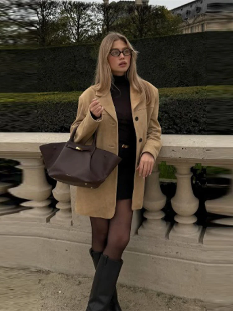 Стильный простой однобортный пиджак женский однотонный с лацканами и длинными