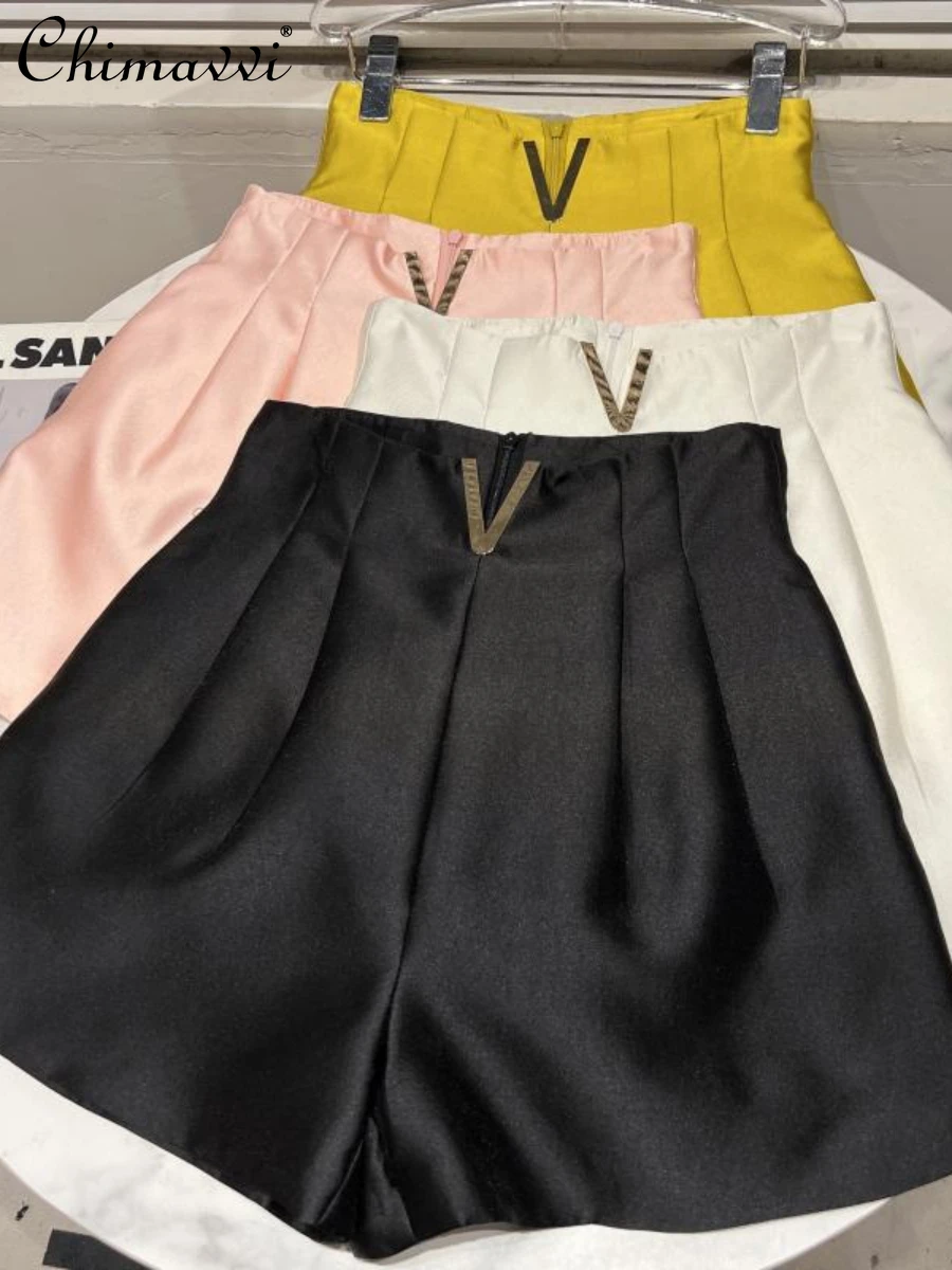 

2022 Summer New Fashion Metal V-Shaped Female Waist Shorts High Waist Slim Elegant Three Points Wide Leg Casual Short Pants