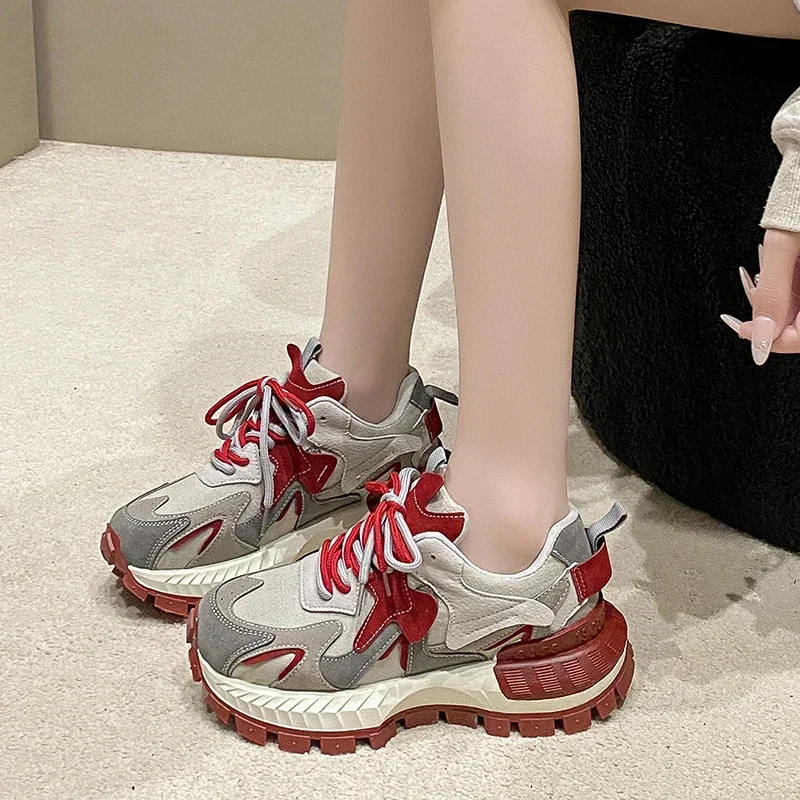 2024 новые простые кроссовки на высоком каблуке повседневная модная обувь для