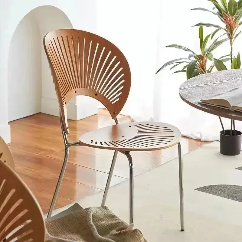 Скандинавский деревянный стул красный