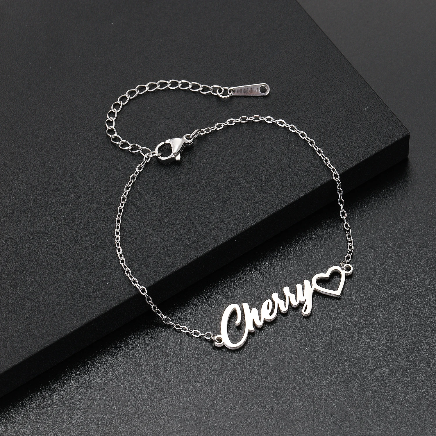 Пользовательское имя письмо браслет в форме сердца с любовью женский на запястье