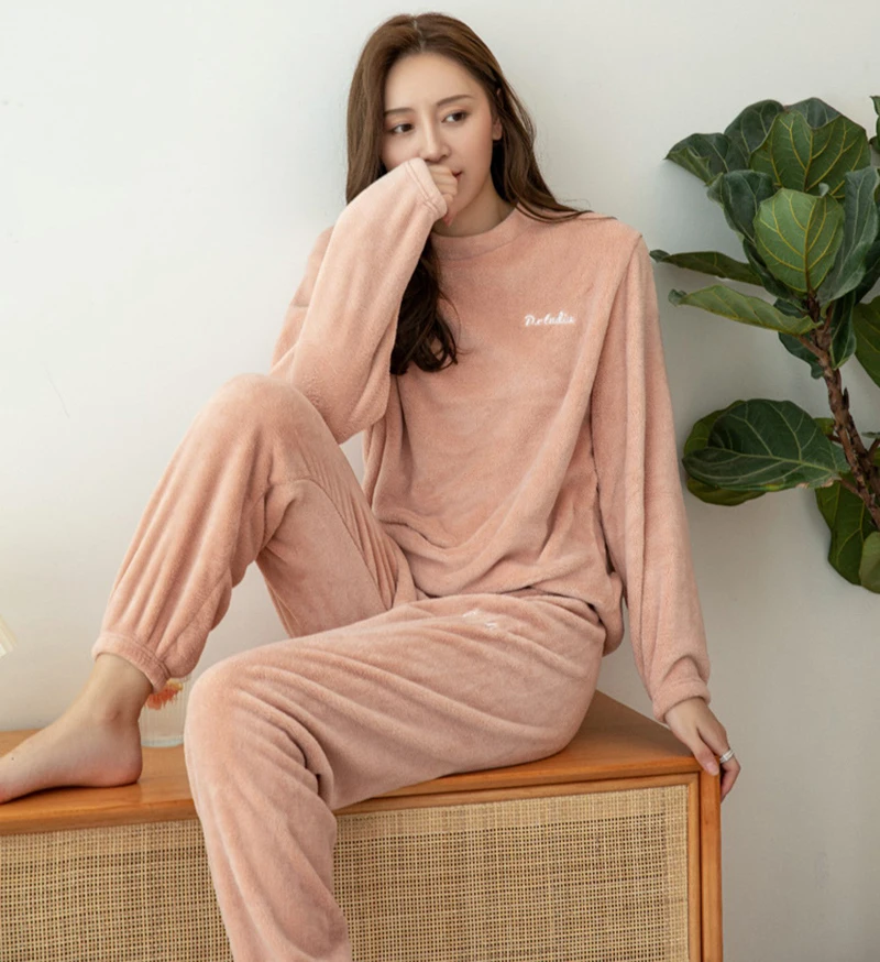Women's Winter Warm Solid Round Collar Pajamas With Letter Pattern Polyester Comfortable Skin-Friendly Slim Fit Sleepwear