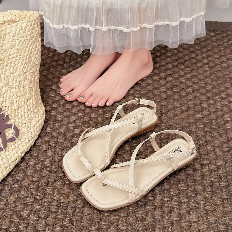 Фото Женские модные туфли с квадратным носком 2026: шлепанцы, сандалии на платформе, босоножки с ремешками, бежевые летние туфли на каблуке, люксовые корректирующие туфли на шнуровке №2