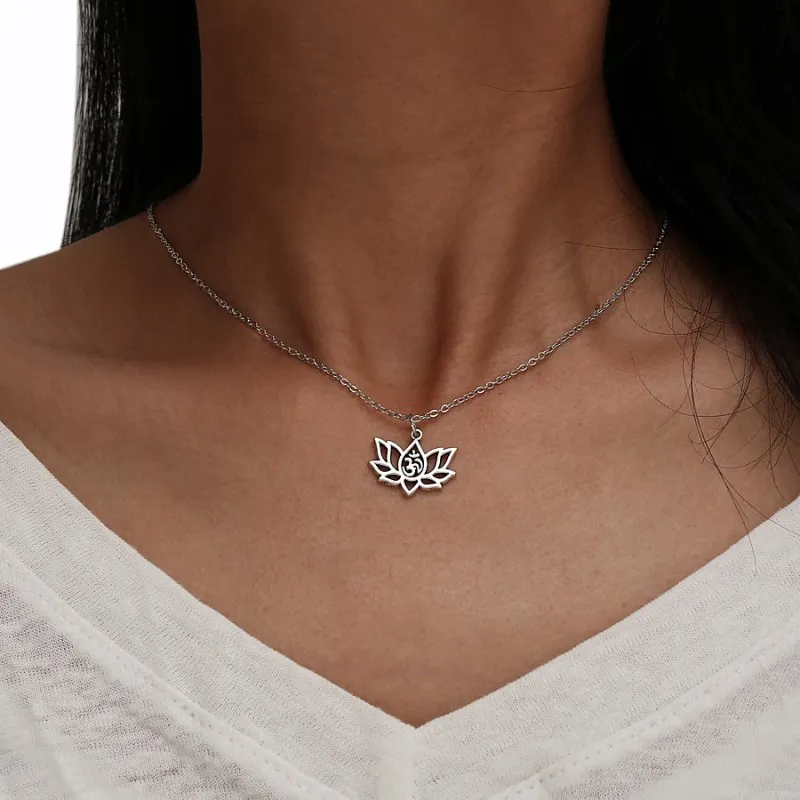 

Hollow Lotus Flower Yoga Meditation Pendant Necklace for Women Jewelry Fashion Handmade Chain Clavicle Necklace Gift