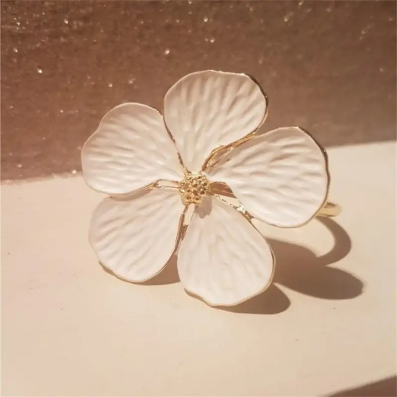 

Napkin buckle simple metal flower napkin ring hotel table decoration ornaments plum blossom mouth cloth ring