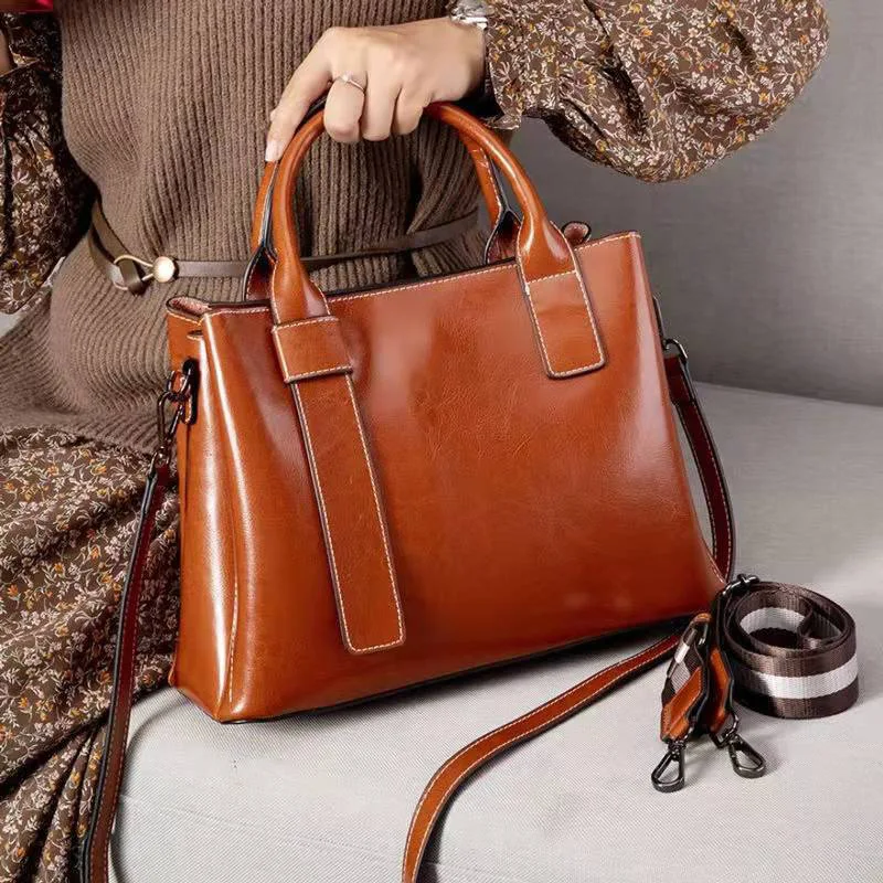 Hand carry commuter ladies leather bag 2022 new large-capacity oil wax leather wild fashion luxury shoulder bag