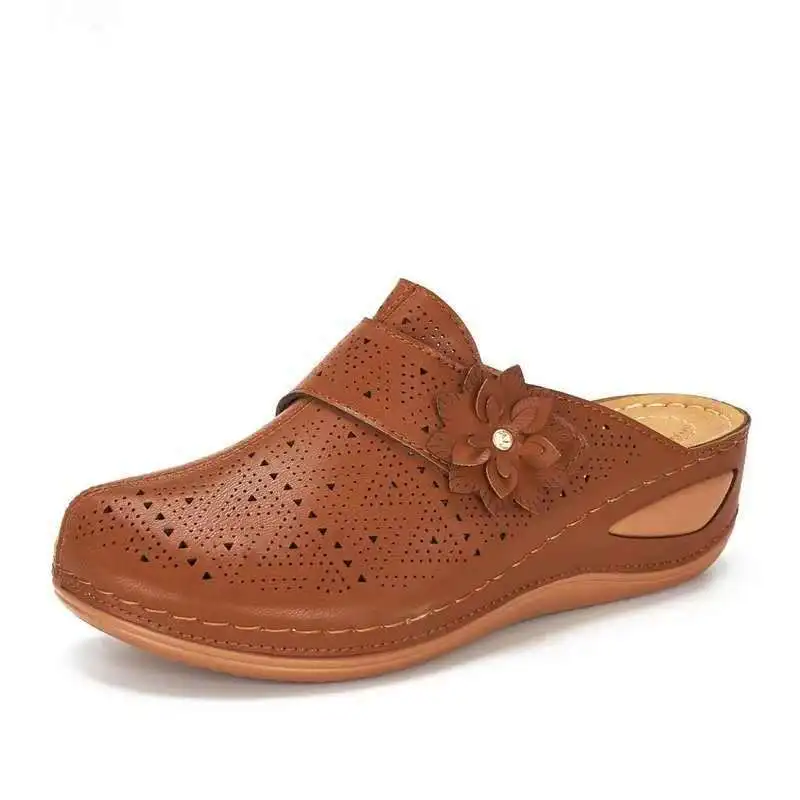 

Шлепанцы женские с цветочным принтом, мягкие сандалии, низкий каблук, повседневная обувь из искусственной кожи, тапочки для отдыха, большие ...