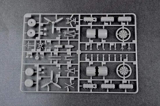 Модель Trumpeter 01638 1/72 Fw 200C-4 Комплект пластиковой модели Condor Сборный комплект