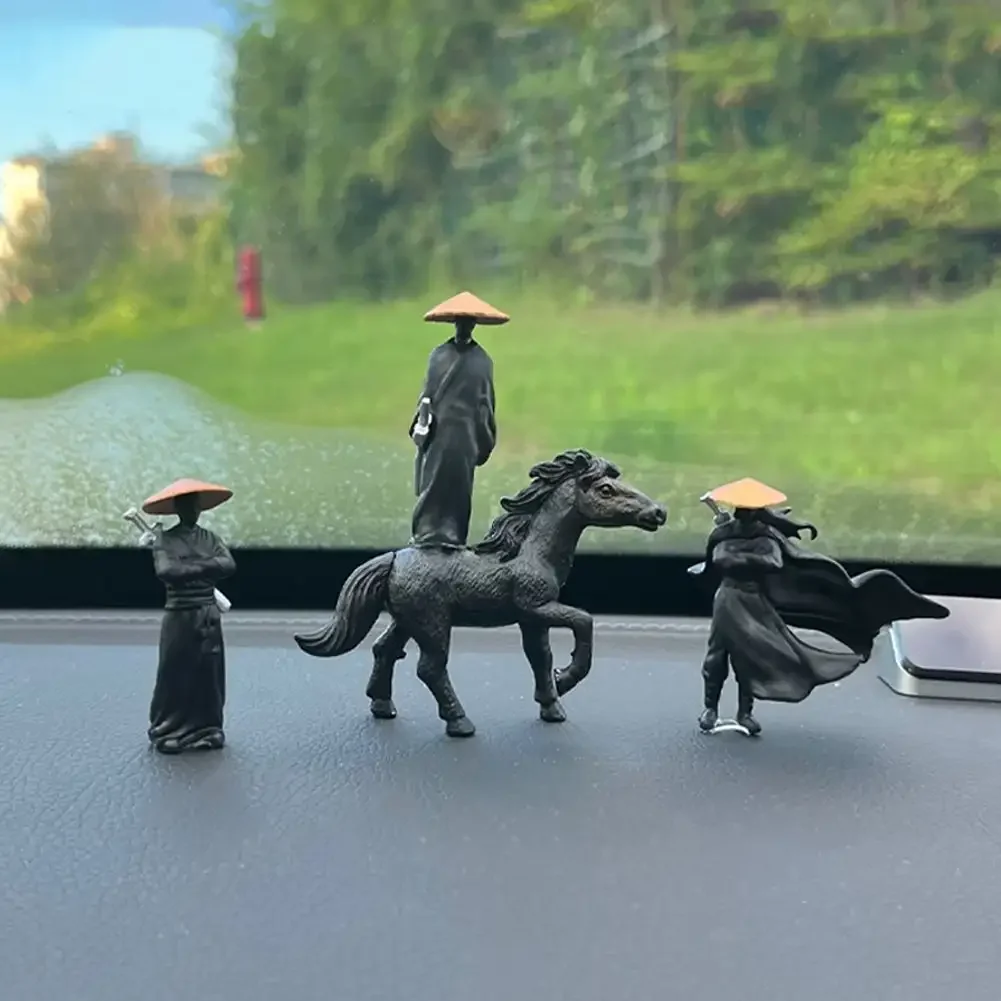 Китайская кунг-фу фигурка меча 1:64