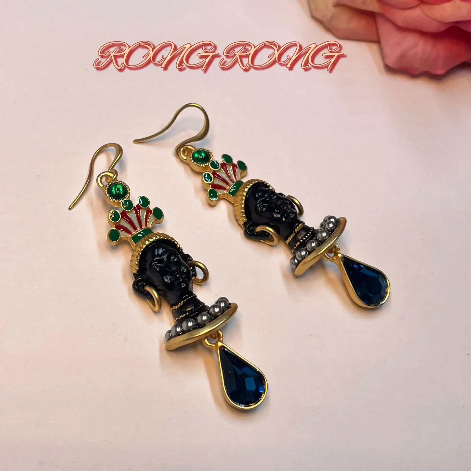 Винтажные европейские и американские серьги возврата в одиночную черную морскую