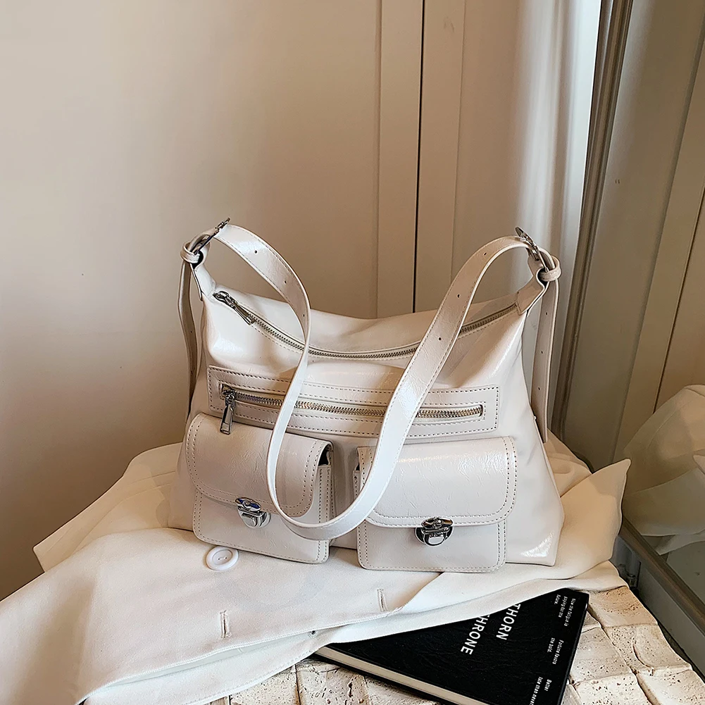 Сумка-хобо женская из экокожи на молнии с несколькими карманами