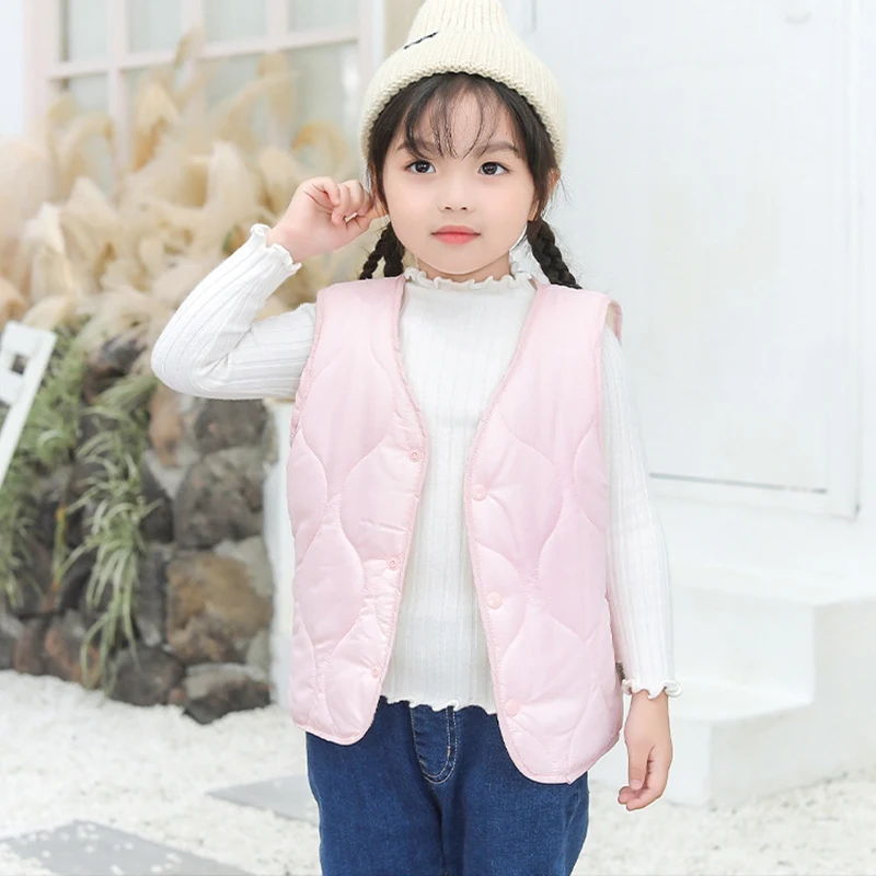 Жилет детский зимний в горошек ярких цветов на возраст от 18 месяцев до 7 лет