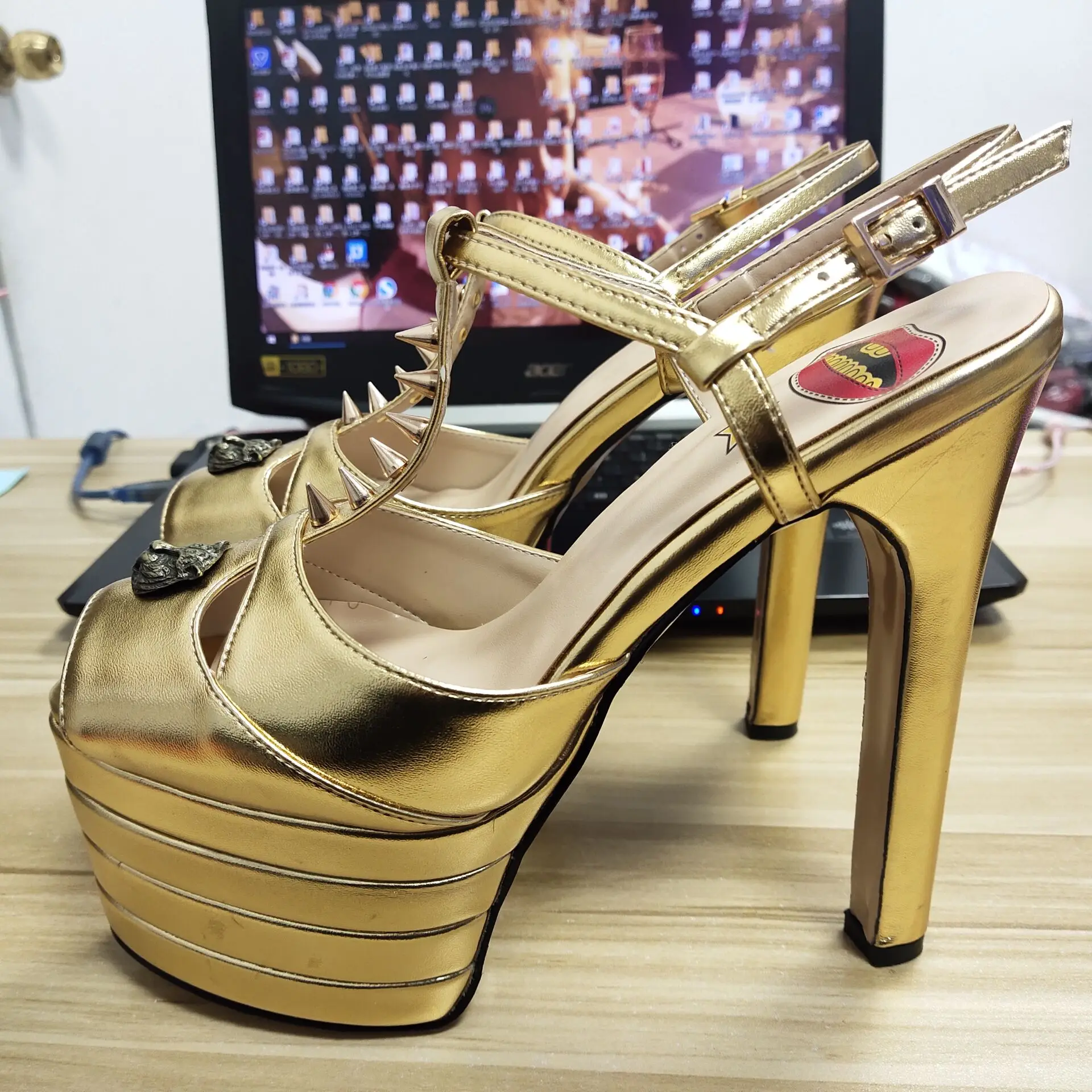 

Women Chunky High Heels T Strap Rivet Sandals Sexy Peep Toe Evening Party Shoe Platform Popular Ball Summer Lady Sandals D-SL-3