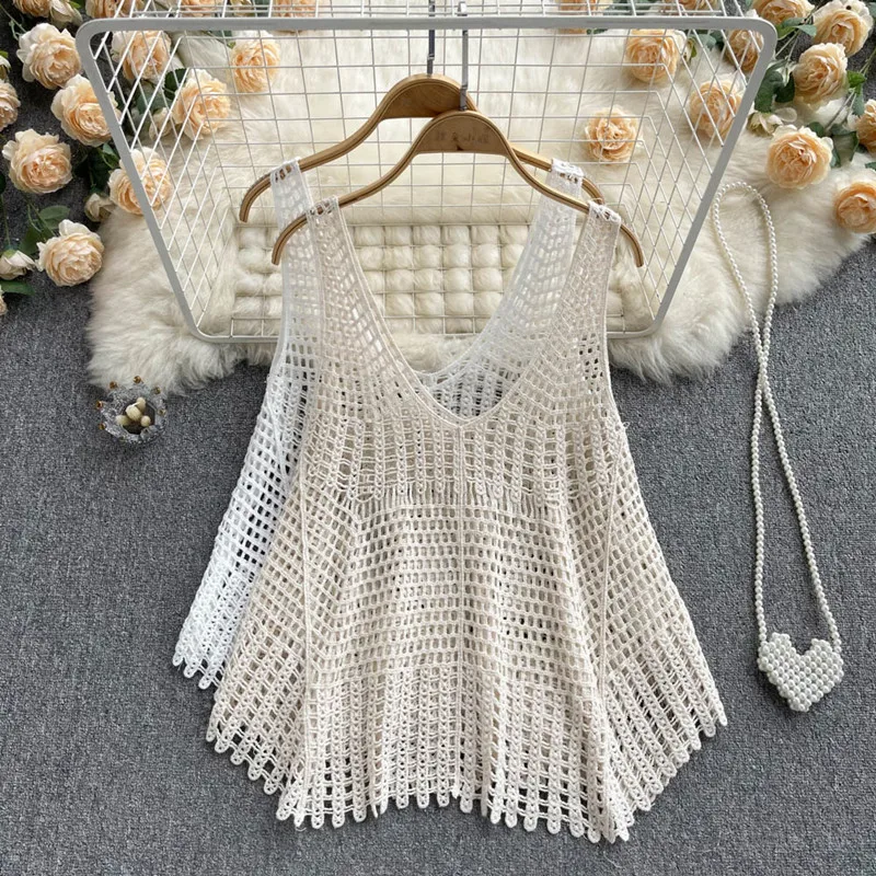 

Suspender lace blouse vest wearing out 2022 summer new loose temperament hollow out V-neck versatile sunscreen shirt blusas