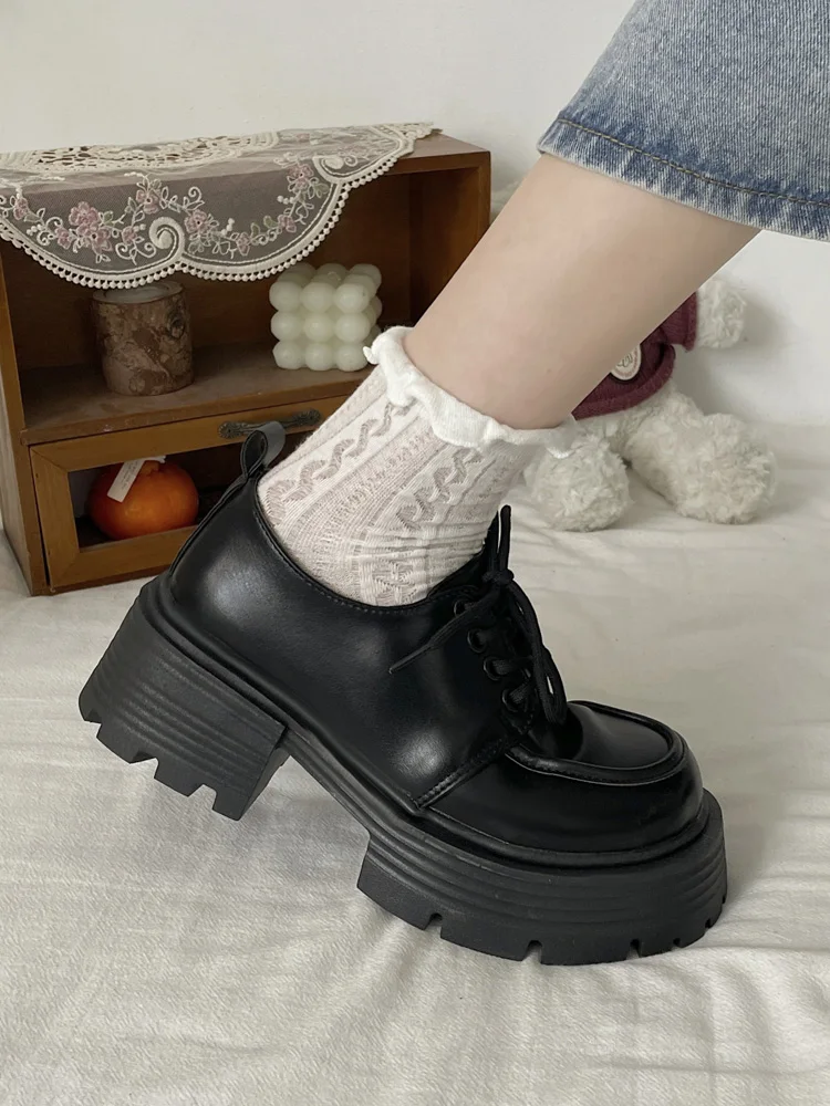 

Женская Повседневная обувь, весенние кроссовки, женская обувь на платформе, модная обувь 2022, на толстой подошве, с розами, для отдыха, базова...