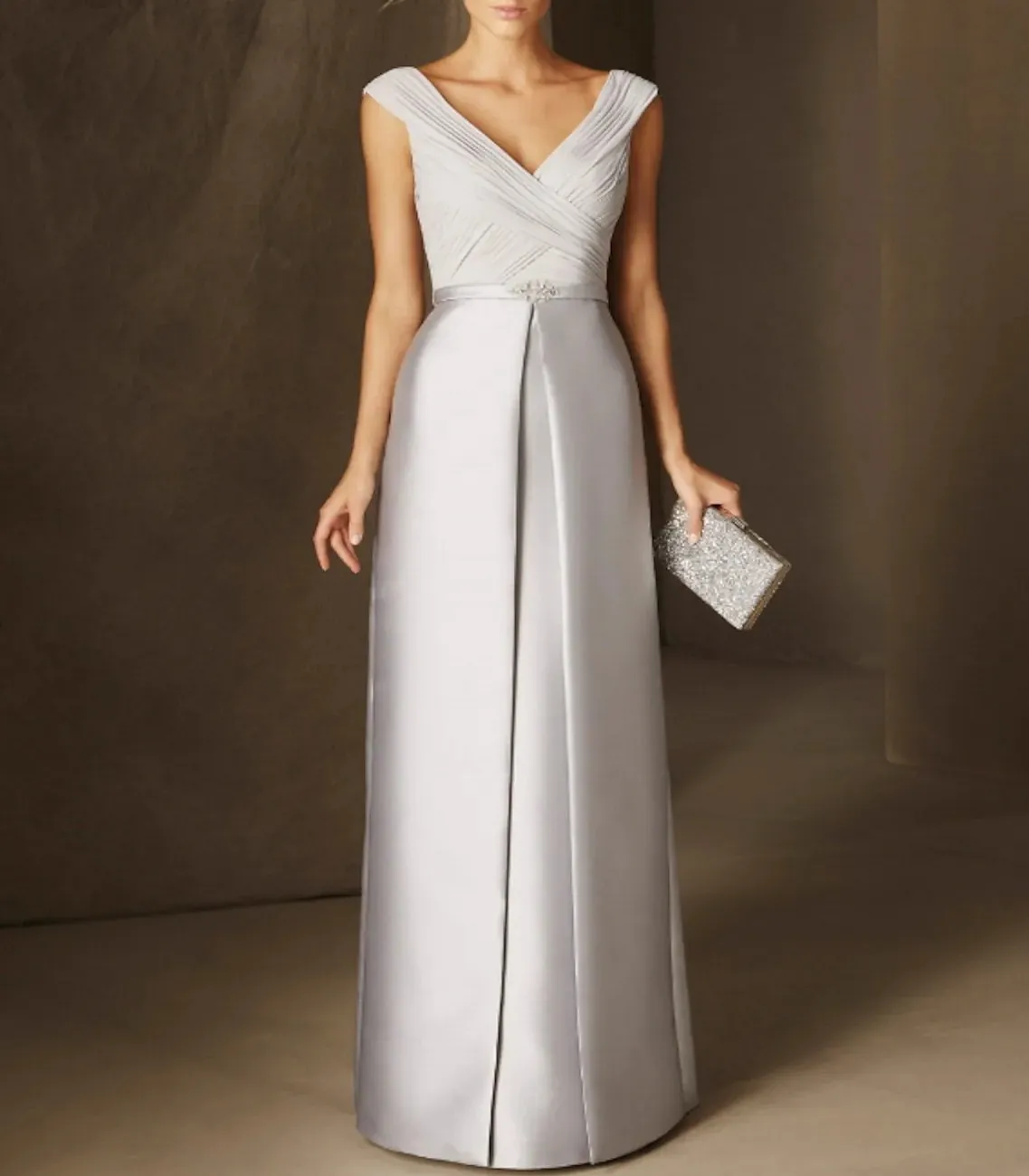

Шифоновые вечерние платья-футляр до пола без рукавов с V-образным вырезом