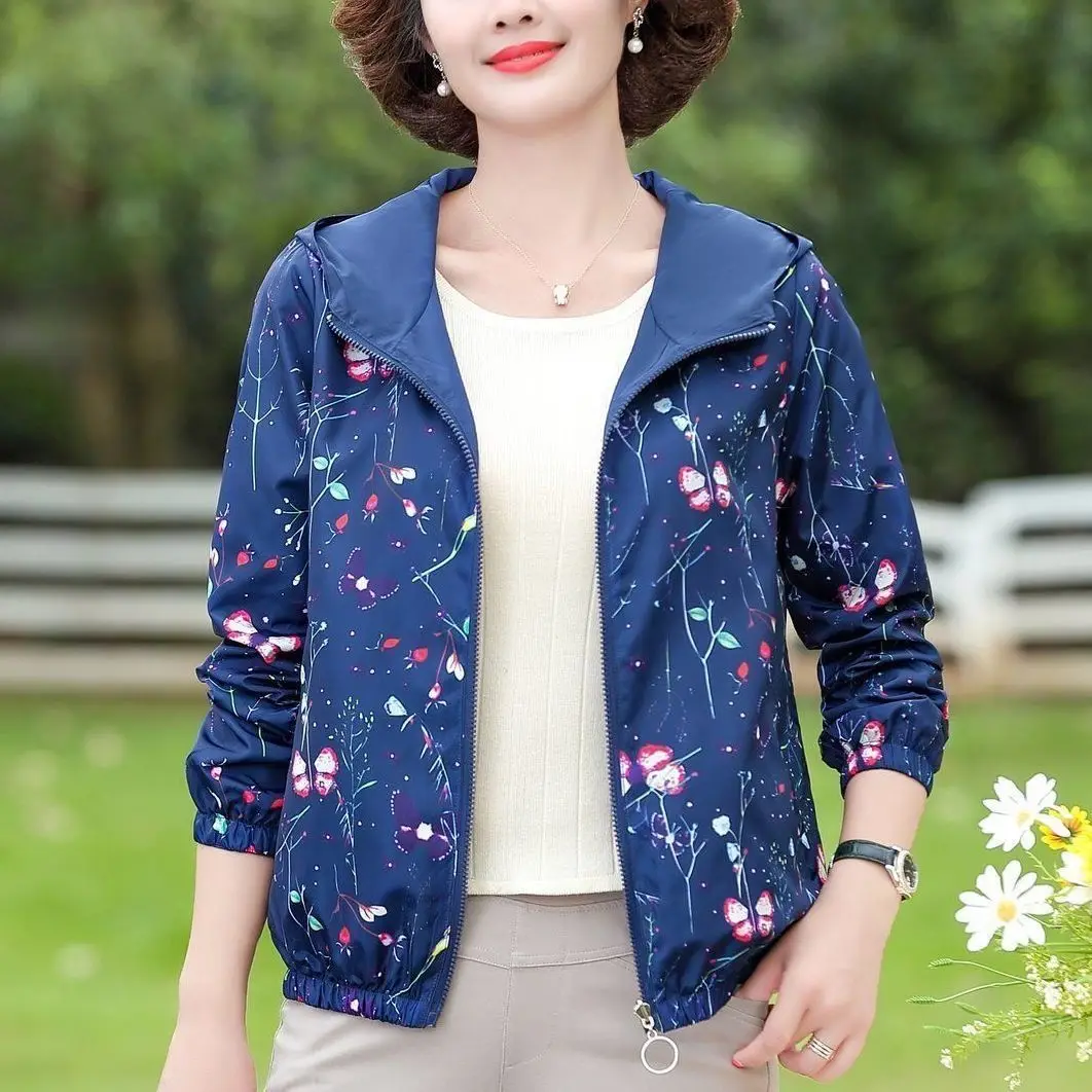 

2022 Women Spring Autumn New Short Middle-aged Coats Female Loose Mother's Outerwear Ladies Long Sleeve Hooded Jackets S220