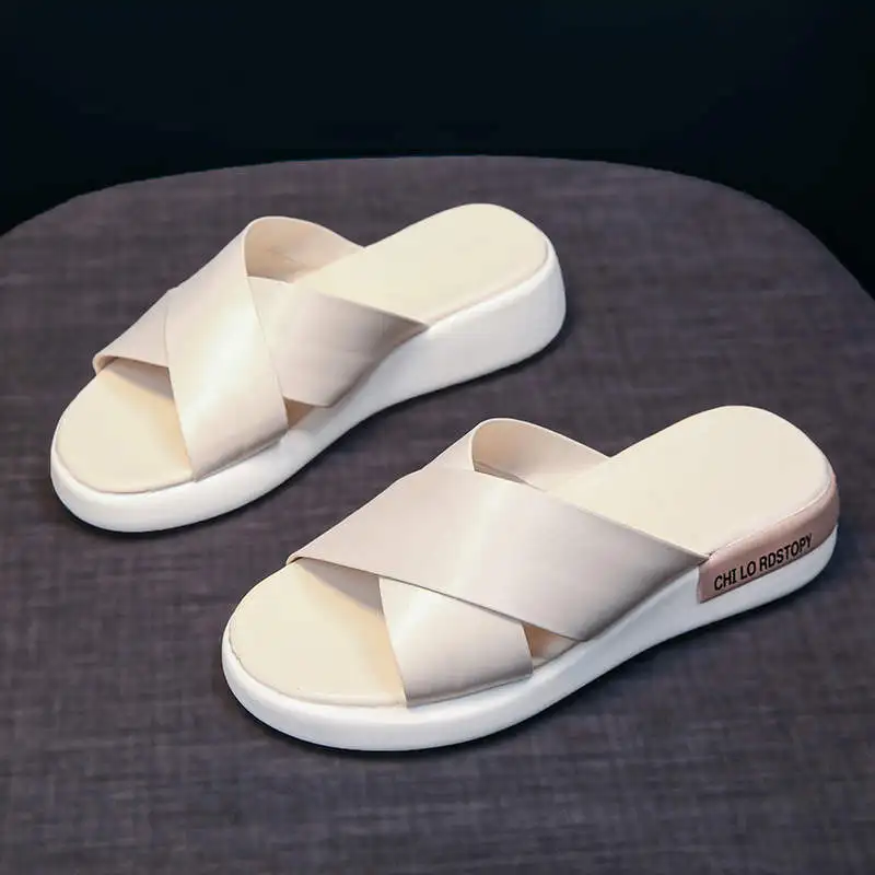

Plateforme Beach Shoe Luxury Designer Trainer New Style Summer Slippers Luxe Summer Beach Woman Flip Flop Ladies Sandals Tennis