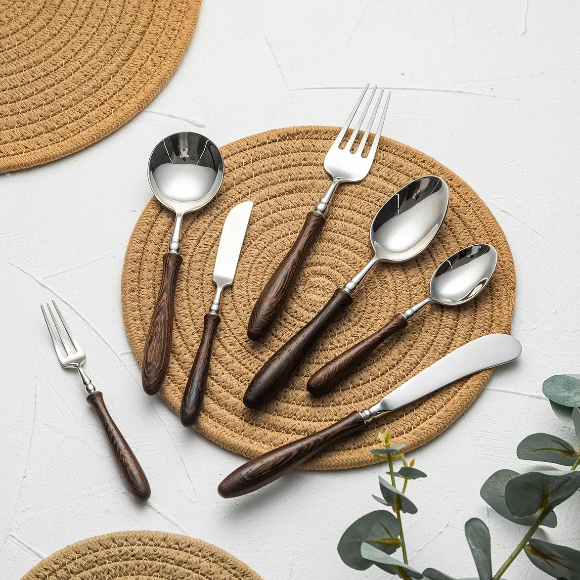 

Набор столовых приборов из нержавеющей стали с деревянной ручкой